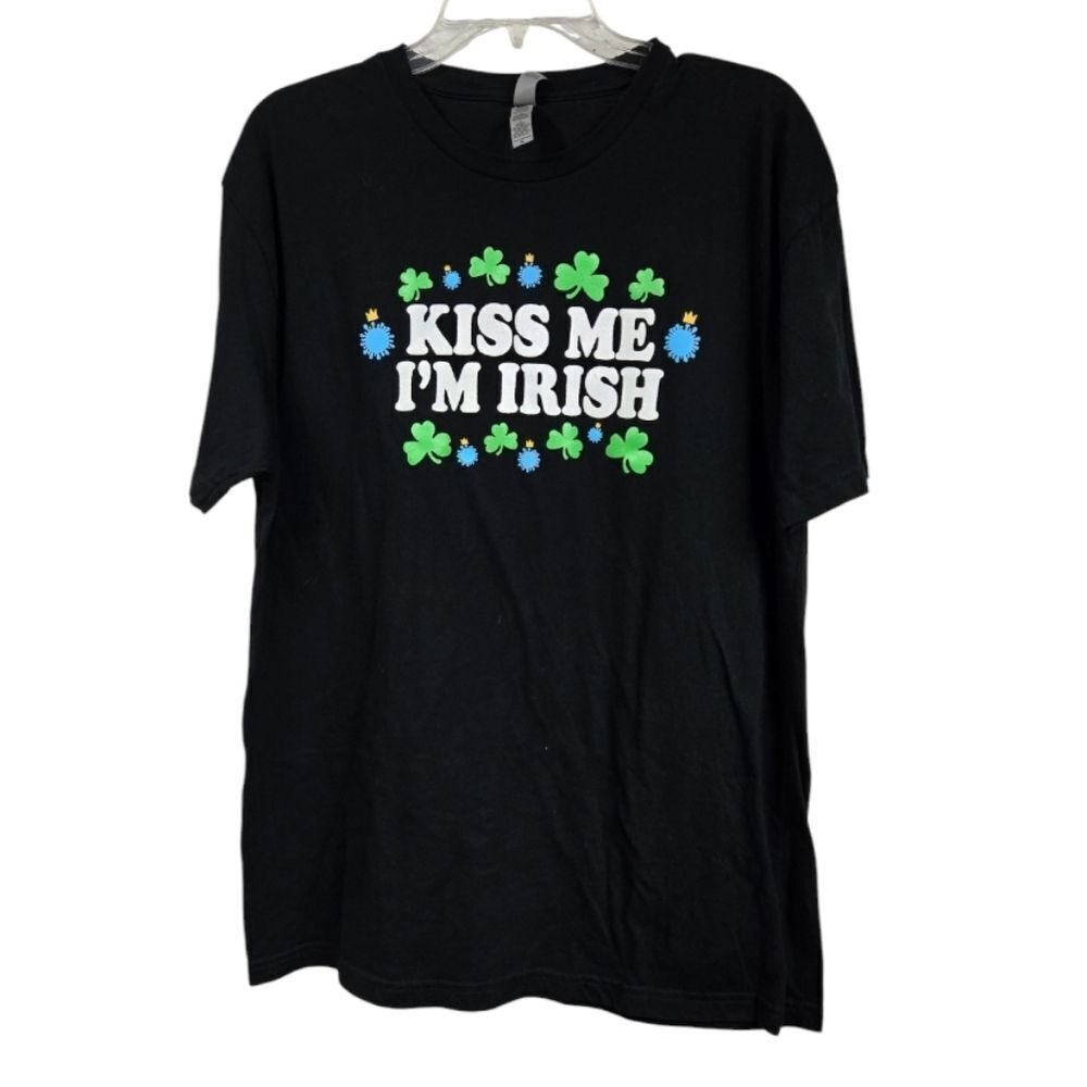 Kiss Me I'm Irish ☘️ Shamrock Tee St Patrick's Day Black Clover T-Shirt Unisex